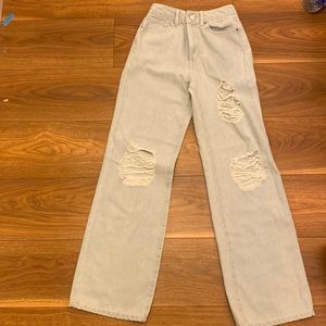 Super good condition, intentional rips. Never worn once :))